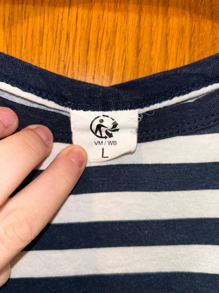 T-shirt à ligne bleu marine et blanche - photo numéro 3