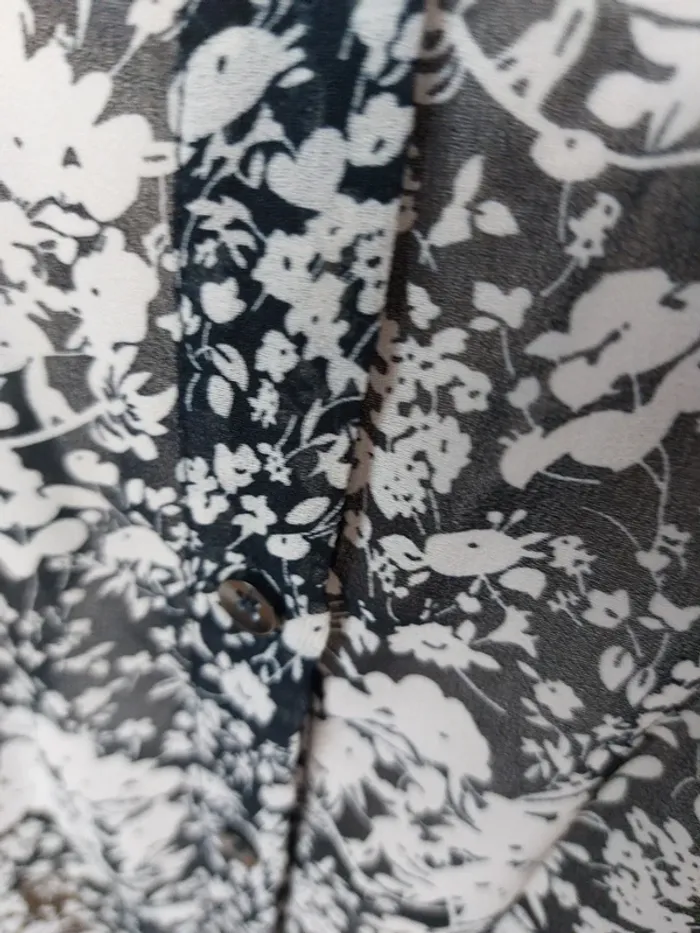 Jolie blouse en voile noire et blanche - photo numéro 3