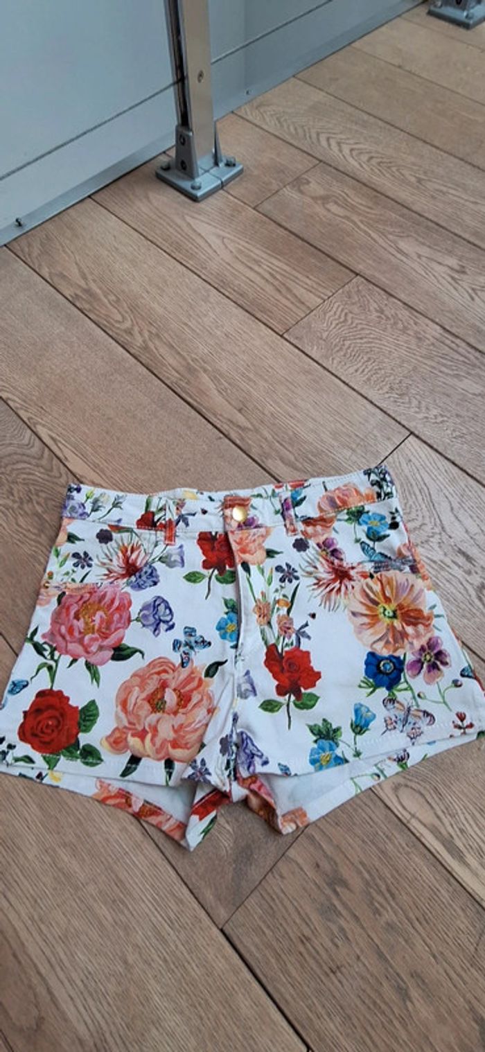 Short fleuri