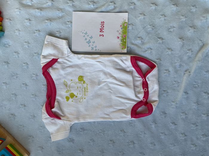 body manches courtes blanc et rose dessin devant 3 mois u tout petits - photo numéro 2
