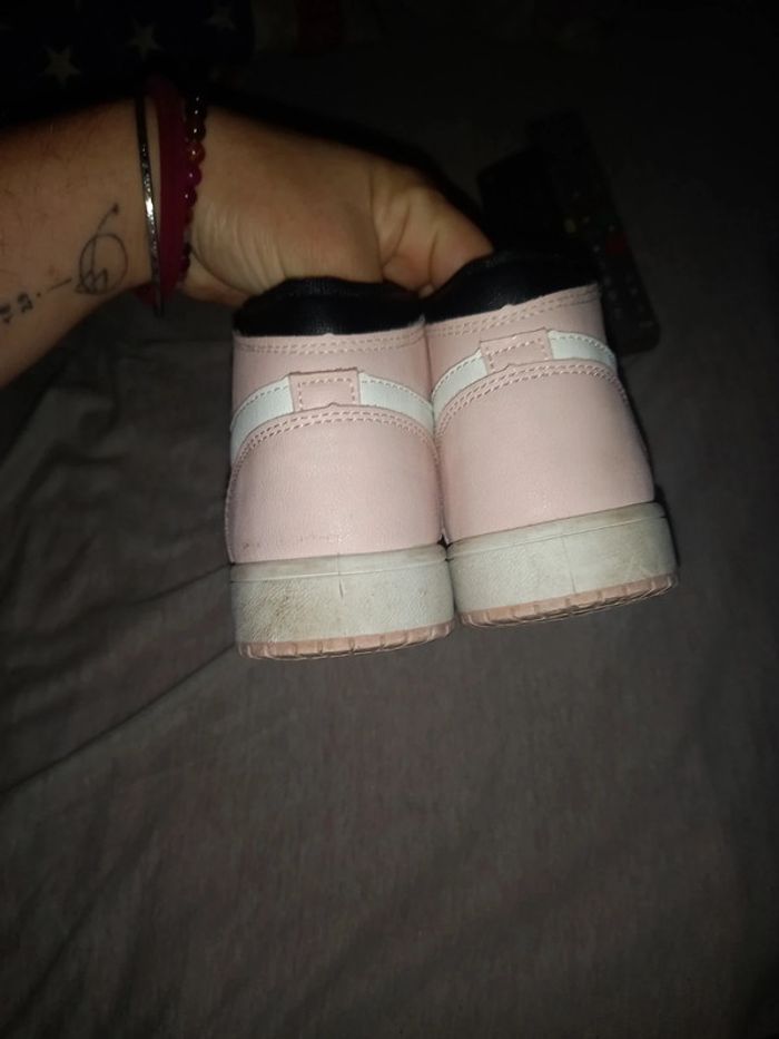 Basket montantes t. 35 quelques traces qui doivent partir à l'éponge - photo numéro 4