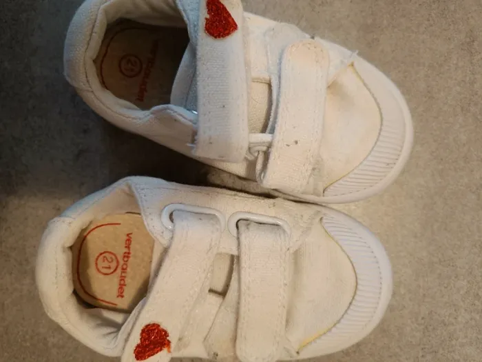 Baskets Verbaudet blanche coeur rouge 21