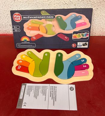 Puzzle d’encastrement main