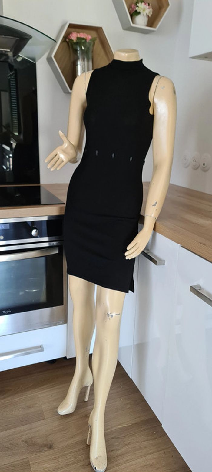 tres jolie robe noir taille 38 - photo numéro 3