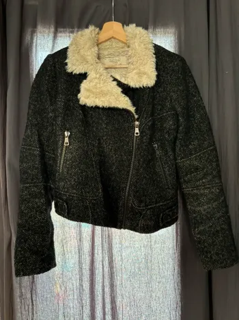 Manteau avec fourrure à l’intérieur