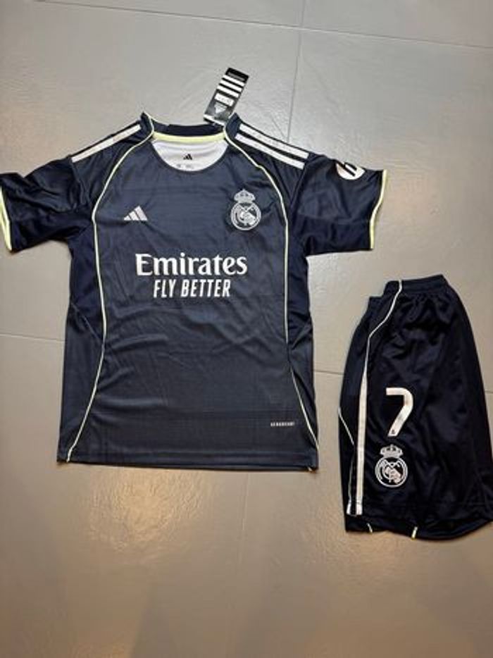 Ensemble Real Madrid Vinícius