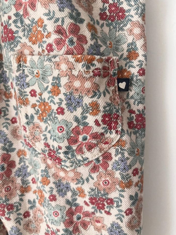 Salopette en jean beige fleuri bout’chou de Monoprix pour bébé fille taille 9 mois - photo numéro 3