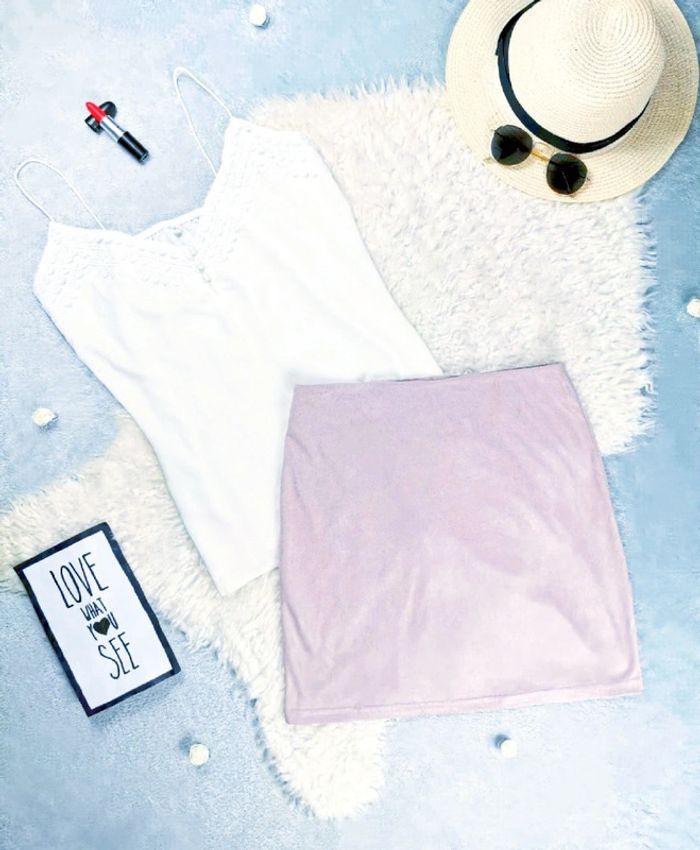 Jupe en suédine violette pâle à fermeture en diagonale- T.S ou T.36 🖤 - photo numéro 2