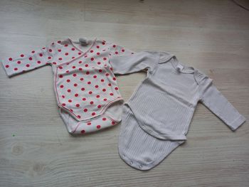 2 bodies bébé 1 mois