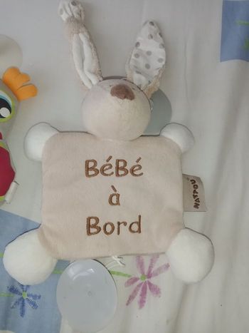 Peluche bébé à bord avec ventouse Nattou
