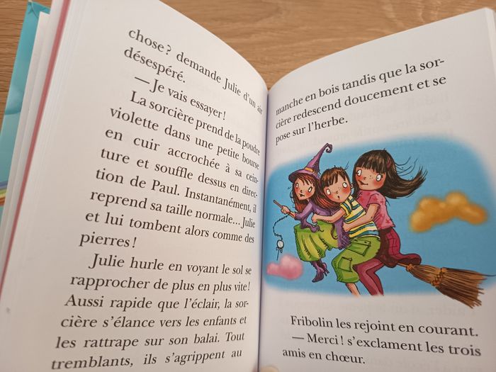 Livre roman enfant, Le fauteuil magique, Le monde des sortilèges, Éditions Hachette Jeunesse - photo numéro 3
