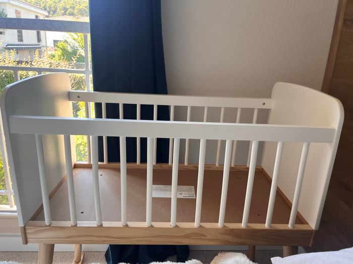 Lit bébé à bascule Vertbaudet + 2 matelas (1 neuf, 1 très bon état)