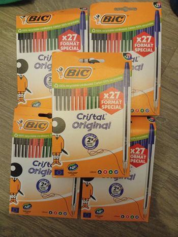 Lot de 5 paquets de 27 stylos ( noir,bleu,vert et rouge) à 20€ avec le code -30% 
Le lot passe à 14€