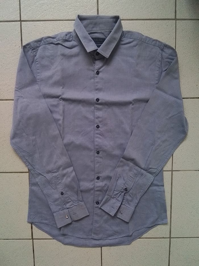 Chemise en coton manches longues.