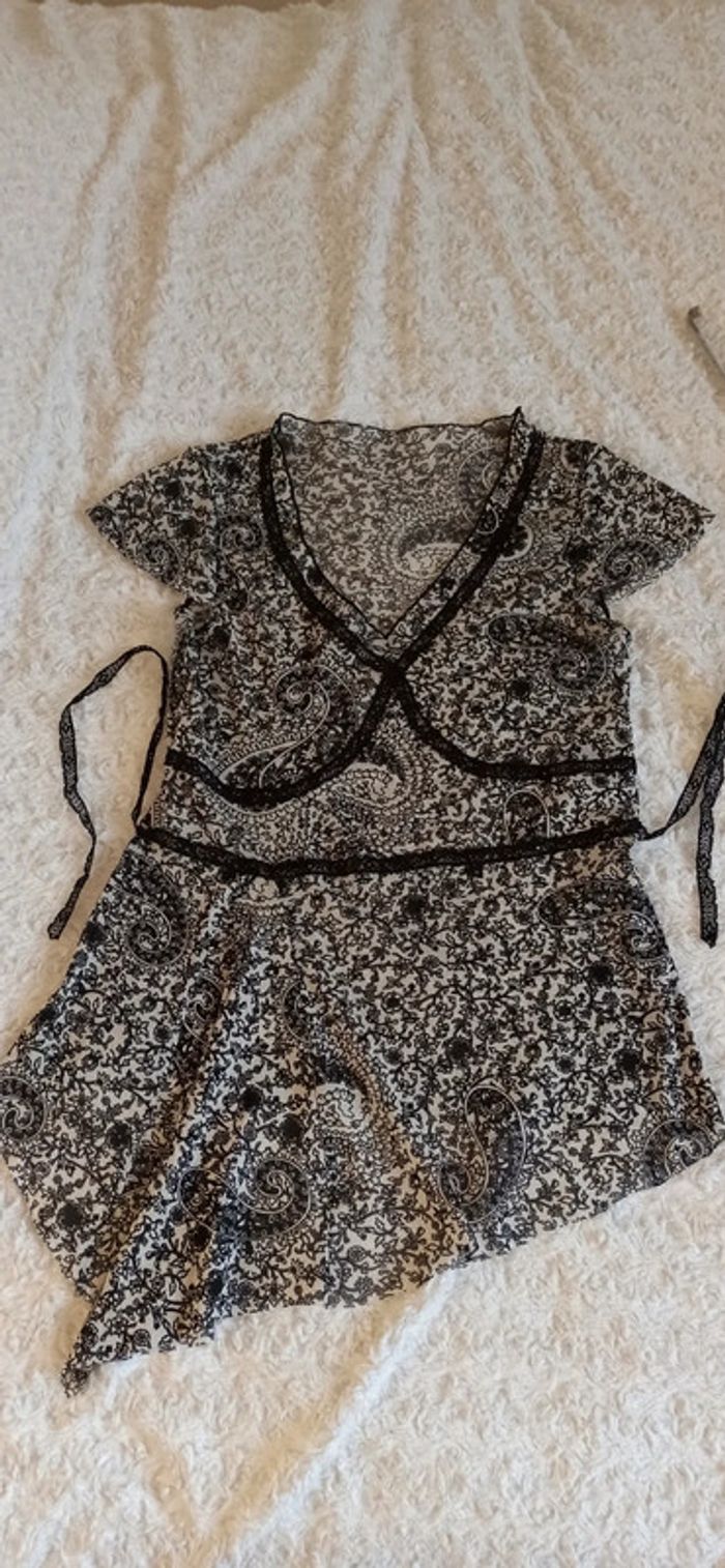 Top voile asymétrique noir blanc