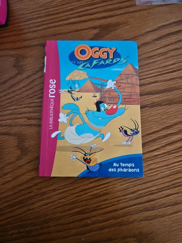 Livre bibliothèque rose Oggy et les cafards 1