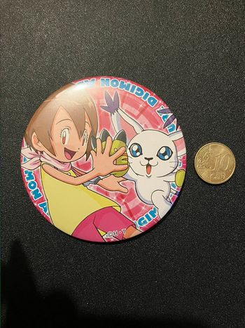 Badge métal Digimon - Kari (Hikari) et Gatomon (Tailmon)