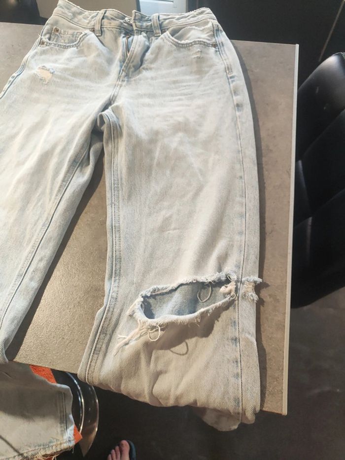 Jean à trous Stradivarius pattes d'éléphant bleu clair taille 32 - photo numéro 3