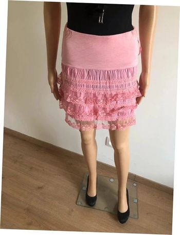 Jupe rose à volants avec dentelle taille unique jamais portée