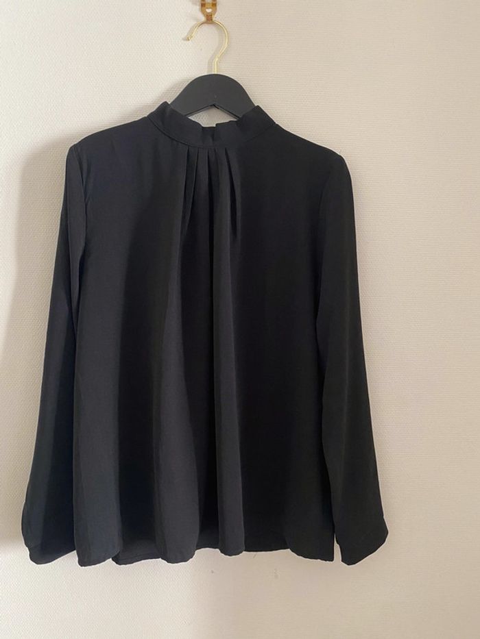 Blouse décolletée dos - photo numéro 2