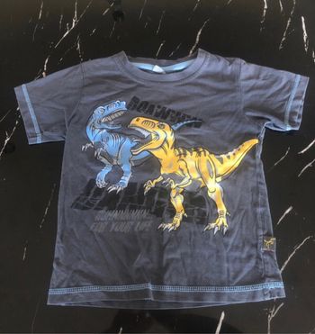 T shirt dinosaure okay 104 cm