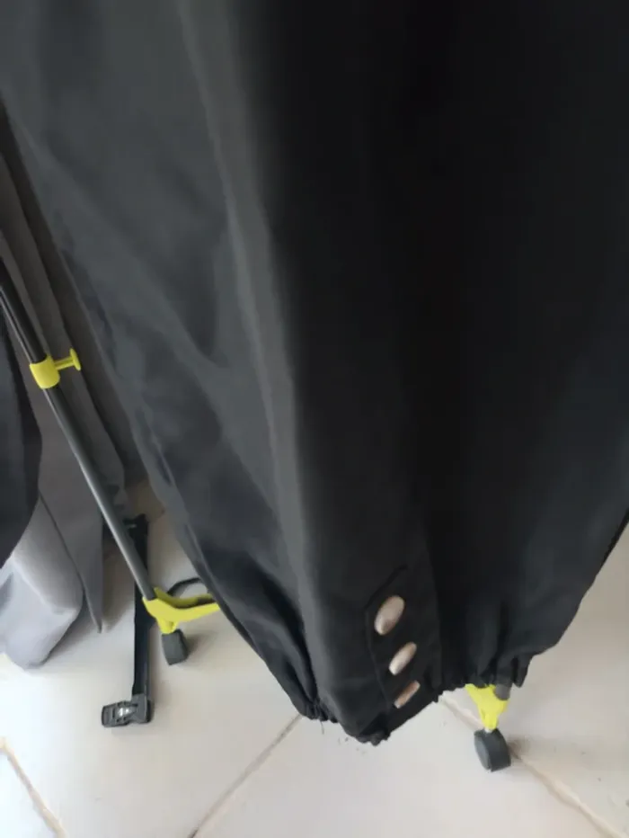 Joli pantalon léger et court en TBE - photo numéro 2
