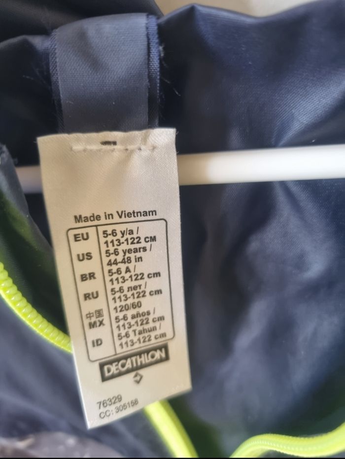 Kway enfant Quechua Decathlon 5/6 ans en excellent état - photo numéro 2