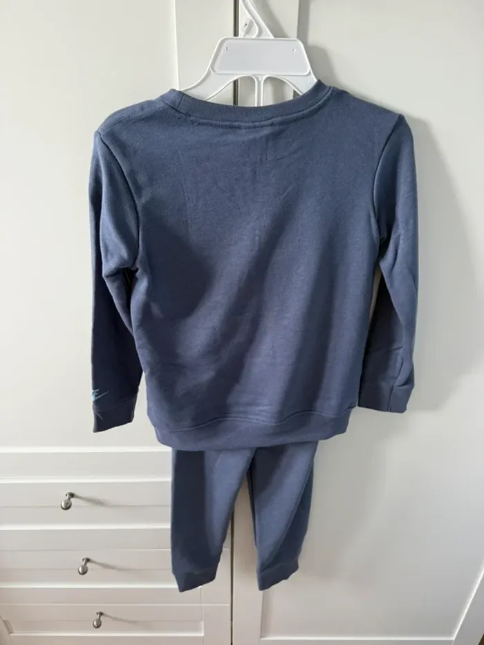 Ensemble survêtement sweat Nike 7 ans neuf - photo numéro 2
