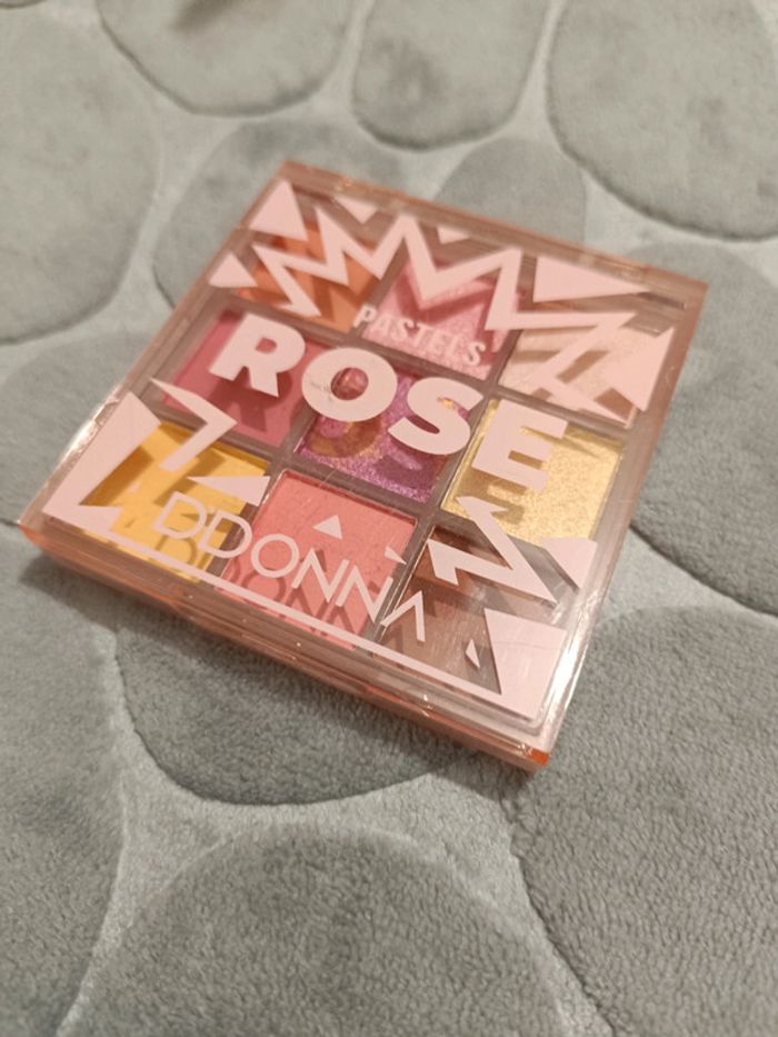 Maquillage Palette rose - photo numéro 3