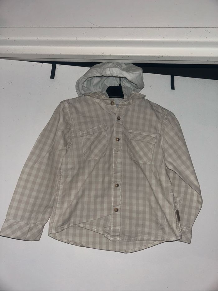 Chemise à capuche