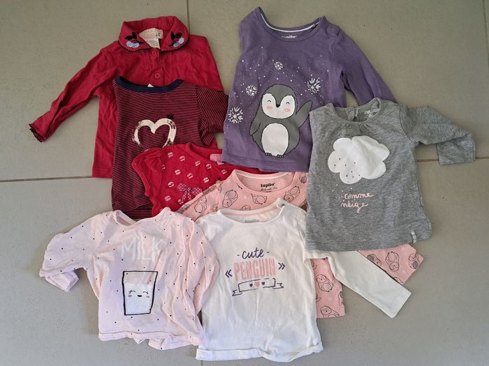 Lot t shirts 6-9mois