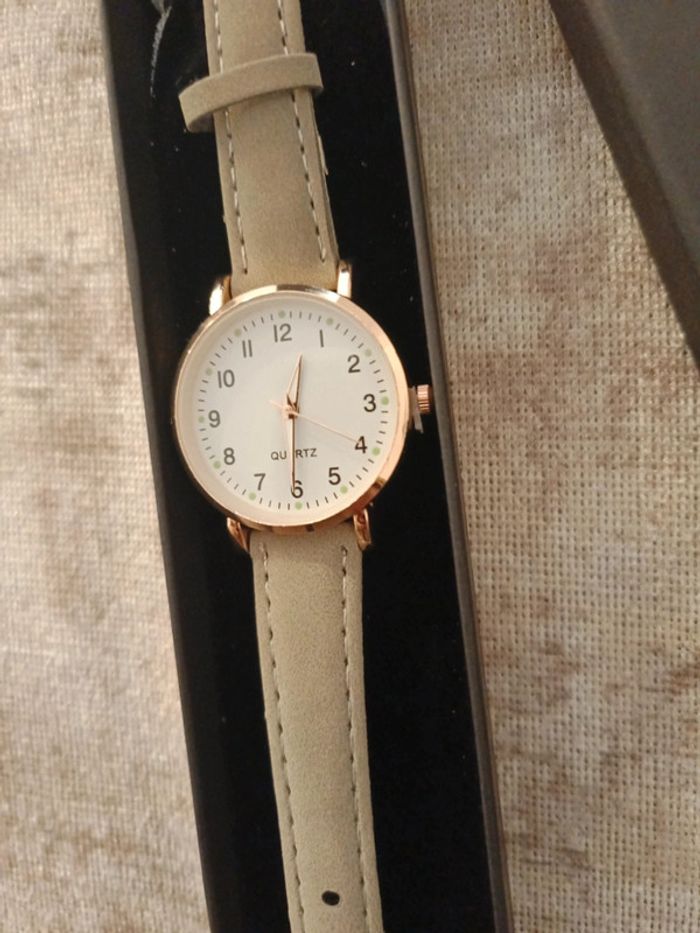 Montre femme - photo numéro 3