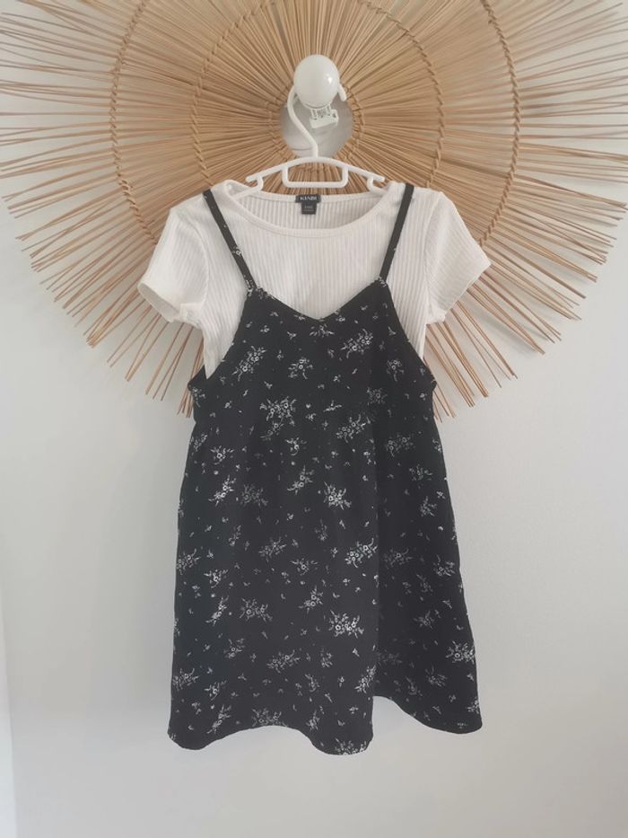Robe kiabi avec tee shirt intégré 4 ans