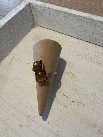 Bague dorée et marron