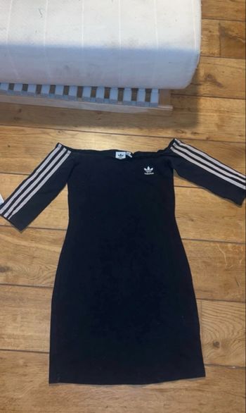 Robe adidas jamais porté 