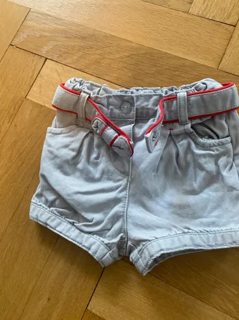 Short fille