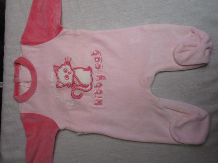 Pyjama rose, 1 mois - photo numéro 2
