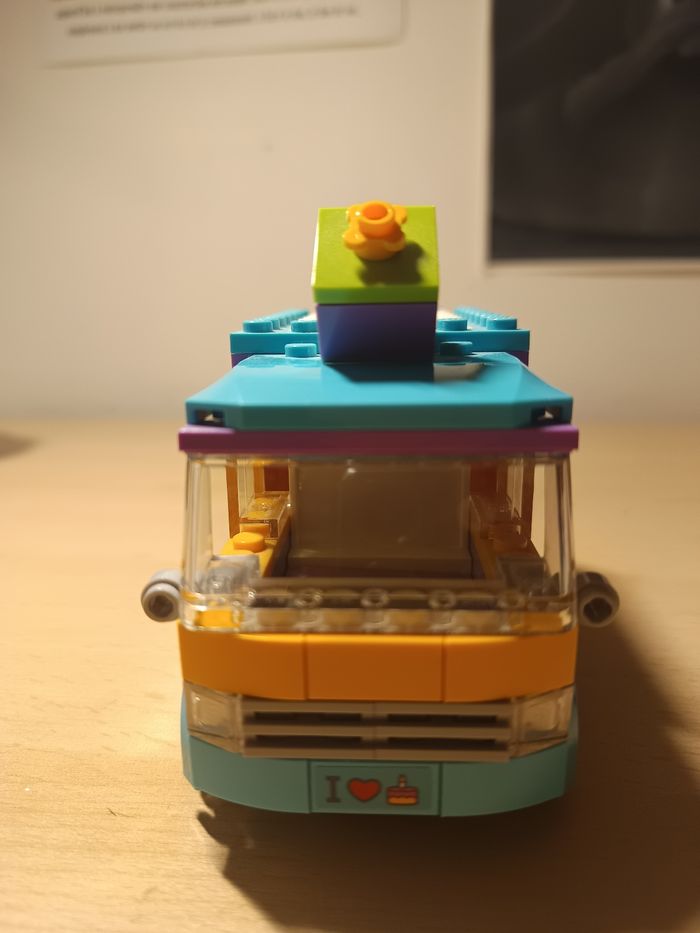 Set Lego Friends "La livraison de cadeaux" (complet !) 🌺🚒🎁 - photo numéro 2