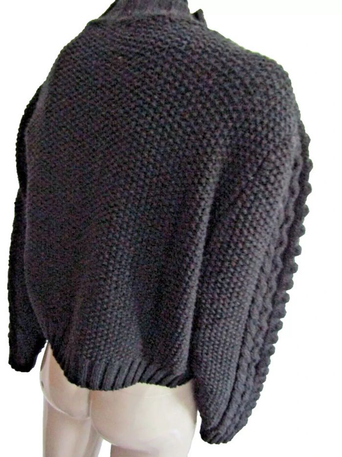 gros pull a torsades coupe courte et oversize marque mango taille indiquée S =36/38 - photo numéro 4