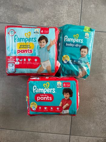 Lot couches Pampers taille 6 baby dry