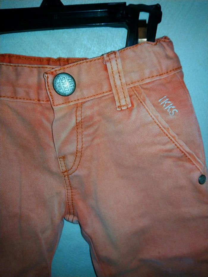 Superbe jeans orange bicolore ikks taille 12 mois - photo numéro 3