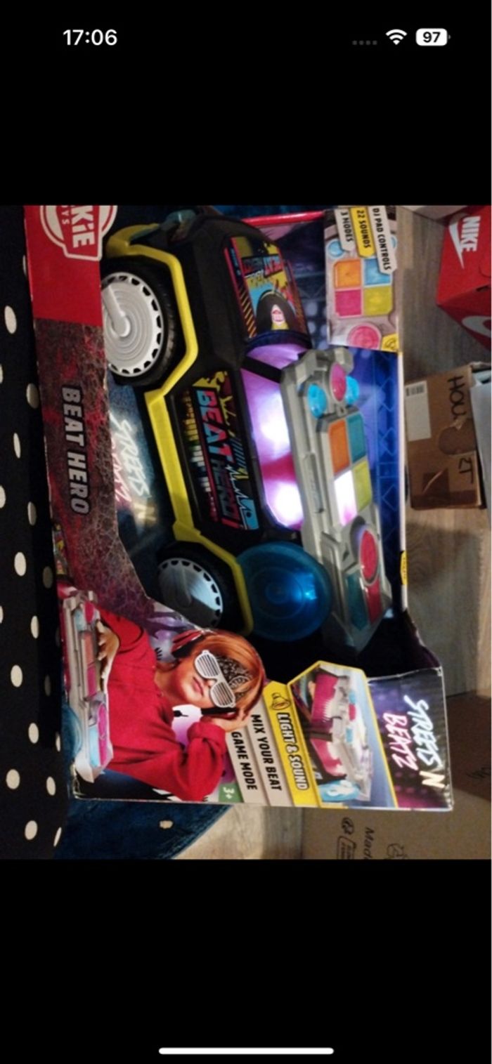 Véhicule beat héros dj