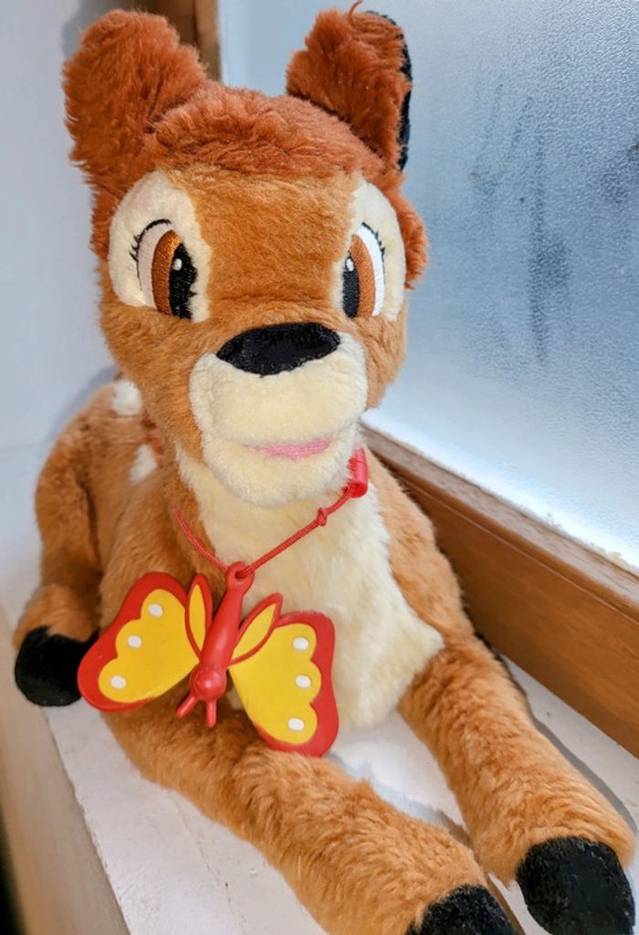 Peluche animaux animal Biche avec Papillon Walt Disney Bambi couché marron 30 cm - photo numéro 2