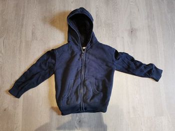 Gilet a capuche bleu marine chaude a l'intérieur voir photo 4 ans