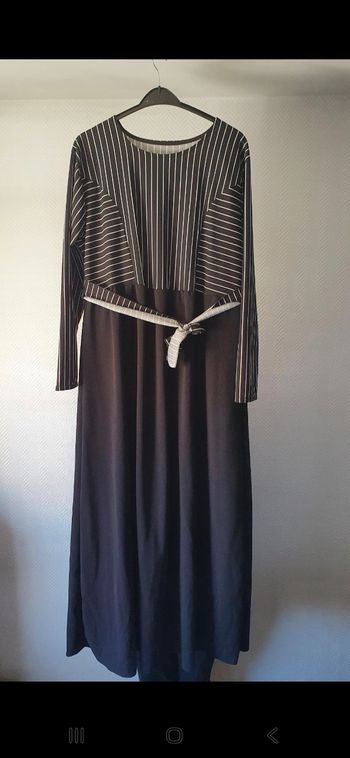 Robe noire rayures