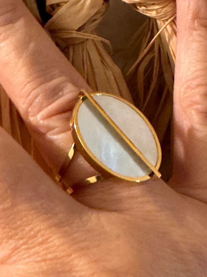 Bague disque ovale nacre tige traversante acier inoxydable or mile Mila - photo numéro 2