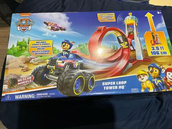 Circuit pat patrouille   Quartier général rescue wheels, neuf , remise 15 e avec code
