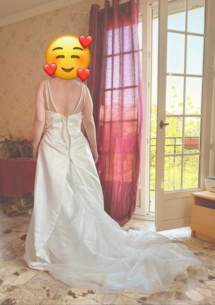Magnifique robe de mariée en satin ivoire, coupe princesse. XL / 42 / 14 • Très bon état - photo numéro 4