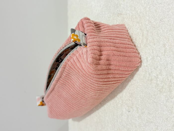 Trousse Rose Pâle Velours Côtelé doublée fleurs - photo numéro 2