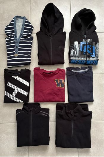 Lot de 8 pulls /gilets taille 12 ans